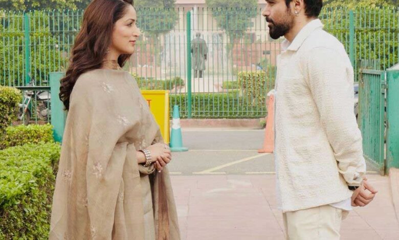 यामी गौतम और इमरान हाशमी ने सुप्रीम कोर्ट के बाहर रीक्रिएट किया ‘हक़’ का आइकॉनिक पोस्टर यामी गौतम और इमरान हाशमी ने सुप्रीम कोर्ट के बाहर रीक्रिएट किया ‘हक़’ का आइकॉनिक पोस्टर