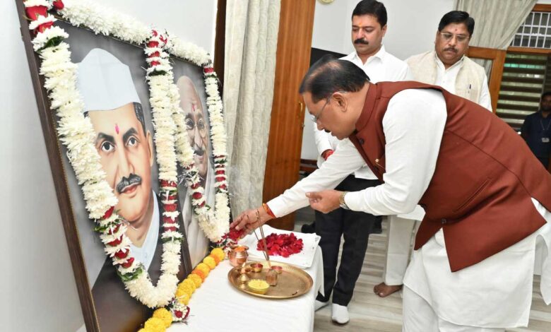 मुख्यमंत्री साय ने राष्ट्रपिता महात्मा गांधी और पूर्व प्रधानमंत्री लाल बहादुर शास्त्री को उनकी जयंती पर किया नमन मुख्यमंत्री साय ने राष्ट्रपिता महात्मा गांधी और पूर्व प्रधानमंत्री लाल बहादुर शास्त्री को उनकी जयंती पर किया नमन