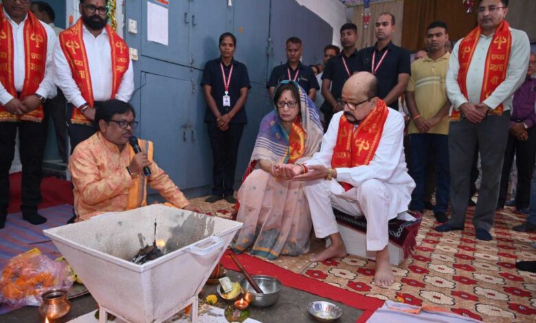 राज्यपाल डेका ने विजयादशमी के अवसर पर राजभवन में शस्त्र पूजन और हवन किया राज्यपाल डेका ने विजयादशमी के अवसर पर राजभवन में शस्त्र पूजन और हवन किया