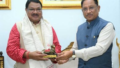 मुख्यमंत्री श्री साय से केंद्रीय जनजातीय कार्य मंत्री श्री जुएल ओराम ने की सौजन्य मुलाकात