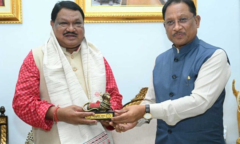 मुख्यमंत्री श्री साय से केंद्रीय जनजातीय कार्य मंत्री श्री जुएल ओराम ने की सौजन्य मुलाकात मुख्यमंत्री श्री साय से केंद्रीय जनजातीय कार्य मंत्री श्री जुएल ओराम ने की सौजन्य मुलाकात