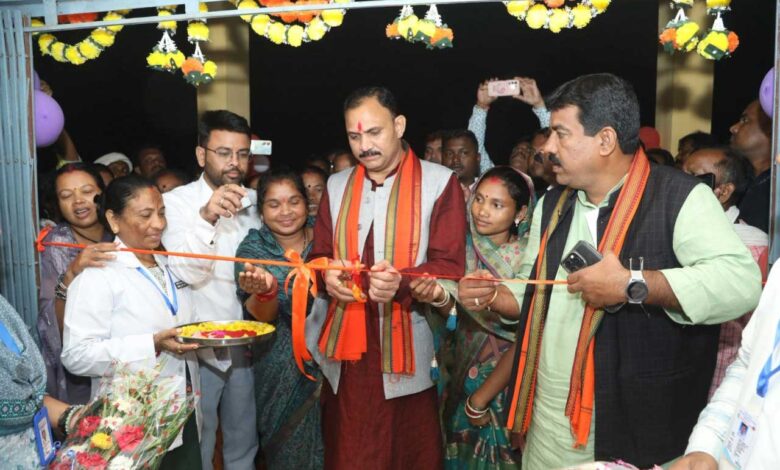 स्वास्थ्य मंत्री श्याम बिहारी जायसवाल ने किया प्राथमिक स्वास्थ्य केंद्र कुर्रूटोला का लोकार्पण
