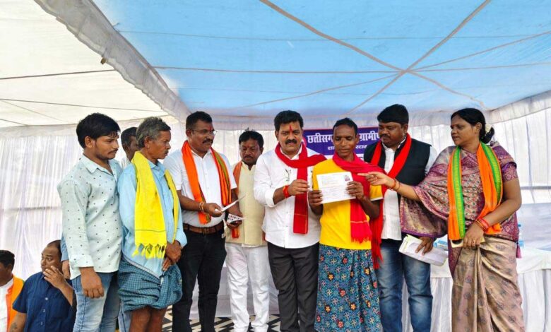 विकास की नई राह पर सुकमा : किष्टाराम में ग्रामीण बैंक शाखा का शुभारंभ, 10 हज़ार से अधिक ग्रामीण होंगे लाभान्वित विकास की नई राह पर सुकमा : किष्टाराम में ग्रामीण बैंक शाखा का शुभारंभ, 10 हज़ार से अधिक ग्रामीण होंगे लाभान्वित