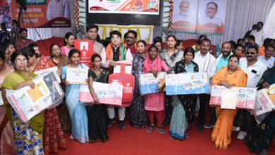 छत्तीसगढ़ रजत महोत्सव पर विशेष : धमतरी में 25 वर्षों में बदली महिलाओं और बच्चों की सामाजिक-आर्थिक तस्वीर छत्तीसगढ़ रजत महोत्सव पर विशेष : धमतरी में 25 वर्षों में बदली महिलाओं और बच्चों की सामाजिक-आर्थिक तस्वीर