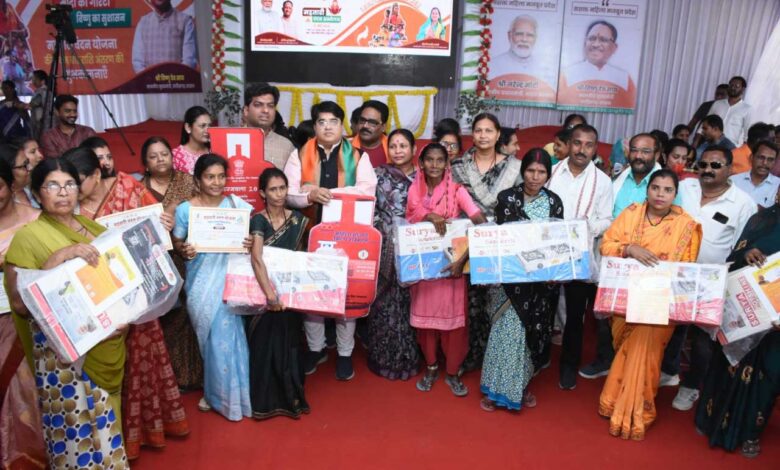 छत्तीसगढ़ रजत महोत्सव पर विशेष : धमतरी में 25 वर्षों में बदली महिलाओं और बच्चों की सामाजिक-आर्थिक तस्वीर छत्तीसगढ़ रजत महोत्सव पर विशेष : धमतरी में 25 वर्षों में बदली महिलाओं और बच्चों की सामाजिक-आर्थिक तस्वीर