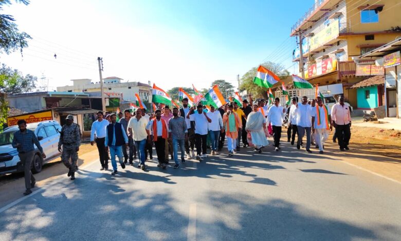 सांसद महेश कश्यप और विधायक लता उसेंडी ने नेतृत्व में निकली गई भव्य पद यात्रा सांसद महेश कश्यप और विधायक लता उसेंडी ने नेतृत्व में निकली गई भव्य पद यात्रा