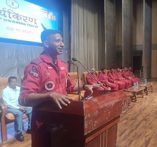 सूर्यकिरण एरोबैटिक टीम ने बच्चों से की मुलाकात, दी प्रेरणा – बढ़ाया उत्साह