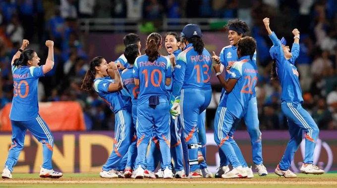 बेटियों ने रचा इतिहास: वनडे विश्वकप में चैंपिंयन बना भारत, द.अफ्रीका को 52 रन से हराया बेटियों ने रचा इतिहास: वनडे विश्वकप में चैंपिंयन बना भारत, द.अफ्रीका को 52 रन से हराया