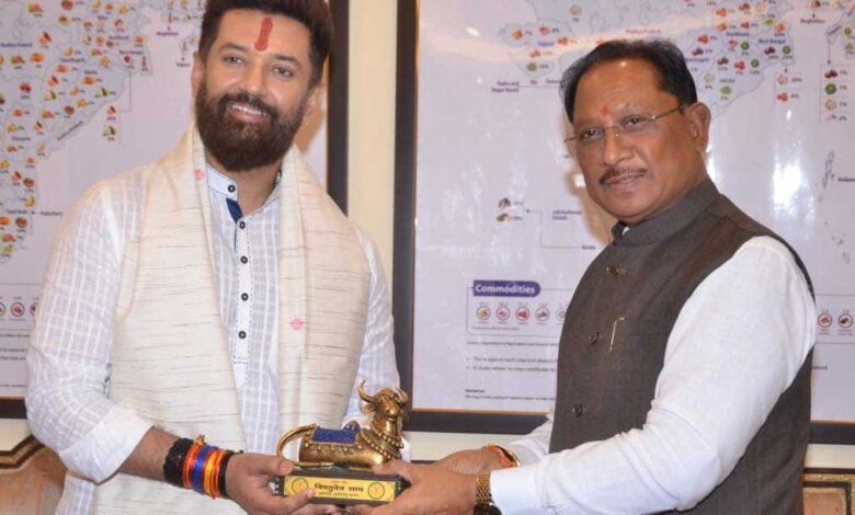 मुख्यमंत्री विष्णुदेव साय की केंद्रीय मंत्री चिराग पासवान के साथ अहम मुलाकात, राज्य में खाद्य प्रसंस्करण को मिलेगी नई दिशा मुख्यमंत्री विष्णुदेव साय की केंद्रीय मंत्री चिराग पासवान के साथ अहम मुलाकात, राज्य में खाद्य प्रसंस्करण को मिलेगी नई दिशा