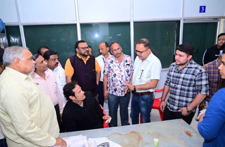 रामसागर पारा की रामजी हलवाई गली के लगभग 80 लोगों का नाम 2003 सूची से गायब जबकि 1998 में उन्होंने वोट किया था रामसागर पारा की रामजी हलवाई गली के लगभग 80 लोगों का नाम 2003 सूची से गायब जबकि 1998 में उन्होंने वोट किया था