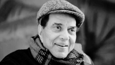 अस्पताल से डिस्चार्ज हुए धर्मेंद्र, घर के बाहर फैंस का जमावड़ा अस्पताल से डिस्चार्ज हुए धर्मेंद्र, घर के बाहर फैंस का जमावड़ा