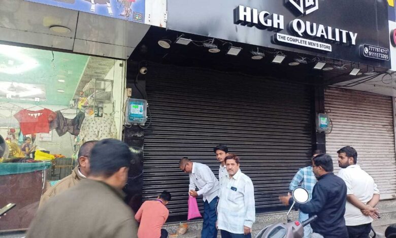 भाठागांव मार्ग में सड़क किनारे अवैध कब्जे को हटाकर नाली निर्माण का कार्य किया जा रहा है भाठागांव मार्ग में सड़क किनारे अवैध कब्जे को हटाकर नाली निर्माण का कार्य किया जा रहा है