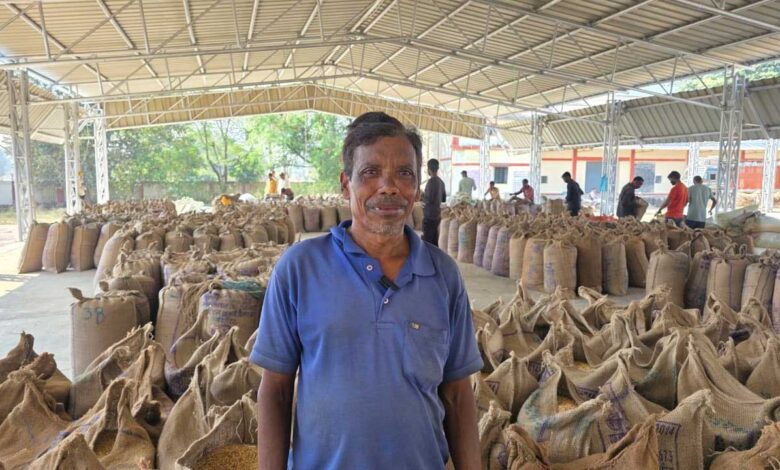 धान खरीदी तिहार सुचारू और पारदर्शी, भिट्ठी कला के किसानों ने जताया विश्वास धान खरीदी तिहार सुचारू और पारदर्शी, भिट्ठी कला के किसानों ने जताया विश्वास