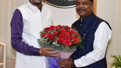 राज्यपाल डेका से वन मंत्री केदार कश्यप ने की सौजन्य भेंट