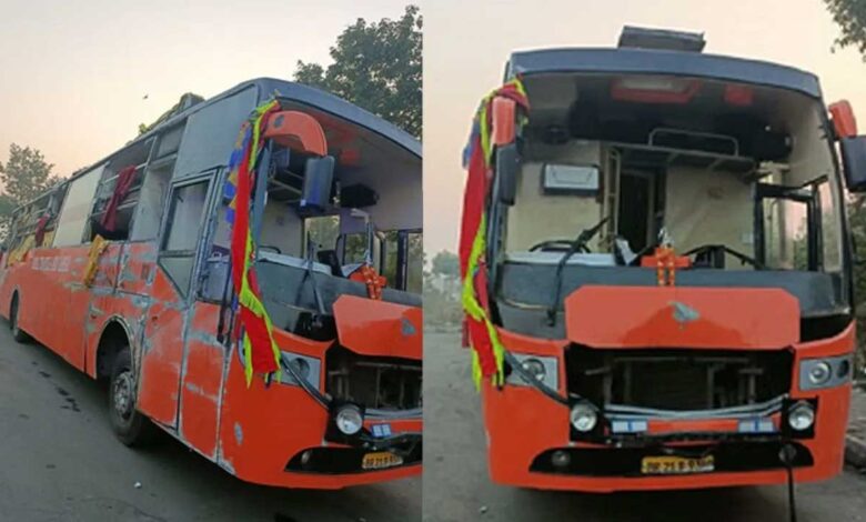 बड़ा हादसा: दिल्ली से बिहार जा रही डबल डेकर बस पलटी, 3 लोगों की दर्दनाक मौत बड़ा हादसा: दिल्ली से बिहार जा रही डबल डेकर बस पलटी, 3 लोगों की दर्दनाक मौत