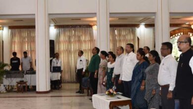 राजभवन में ‘वंदे मातरम्’ के 150 वर्ष पर सामूहिक गायन राजभवन में ‘वंदे मातरम्’ के 150 वर्ष पर सामूहिक गायन