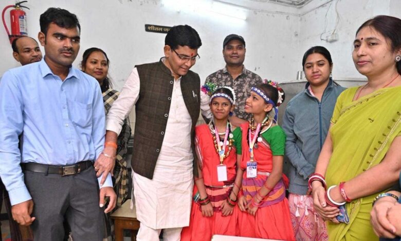 बाल दिवस पर मंत्री वर्मा बने बच्चों के प्रेरणास्रोत – दृष्टि एवं श्रवण बाधितार्थ विद्यालय में जगाई आत्मविश्वास की लौ बाल दिवस पर मंत्री वर्मा बने बच्चों के प्रेरणास्रोत – दृष्टि एवं श्रवण बाधितार्थ विद्यालय में जगाई आत्मविश्वास की लौ