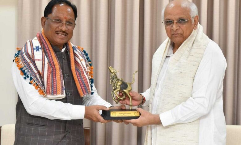 मुख्यमंत्री विष्णु देव साय ने गांधीनगर में गुजरात के मुख्यमंत्री श्री भूपेंद्र पटेल से की सौजन्य भेंट मुख्यमंत्री विष्णु देव साय ने गांधीनगर में गुजरात के मुख्यमंत्री श्री भूपेंद्र पटेल से की सौजन्य भेंट