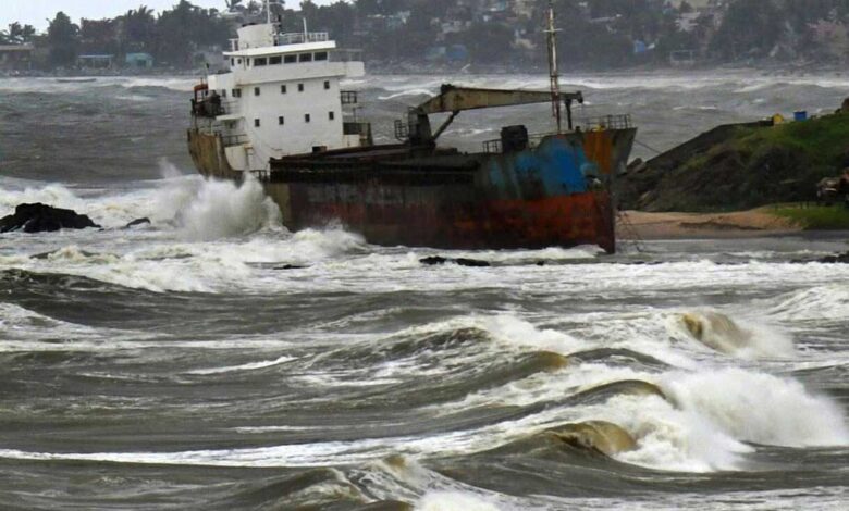 ‘सेन्यार’ तूफान ने समंदर में लिया भयंकर रूप, जानें कब तट से टकराएगा चक्रवात ‘सेन्यार’ तूफान ने समंदर में लिया भयंकर रूप, जानें कब तट से टकराएगा चक्रवात