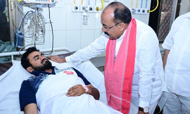 उप मुख्यमंत्री श्री अरुण साव रेल हादसे में घायल लोगों से मिले उप मुख्यमंत्री श्री अरुण साव रेल हादसे में घायल लोगों से मिले