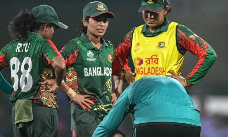 जूनियर खिलाड़ियों को खूब पीटती है कप्तान… टीम से बाहर चल रही तेज गेंदबाज ने किया सनसनीखेज दावा जूनियर खिलाड़ियों को खूब पीटती है कप्तान… टीम से बाहर चल रही तेज गेंदबाज ने किया सनसनीखेज दावा