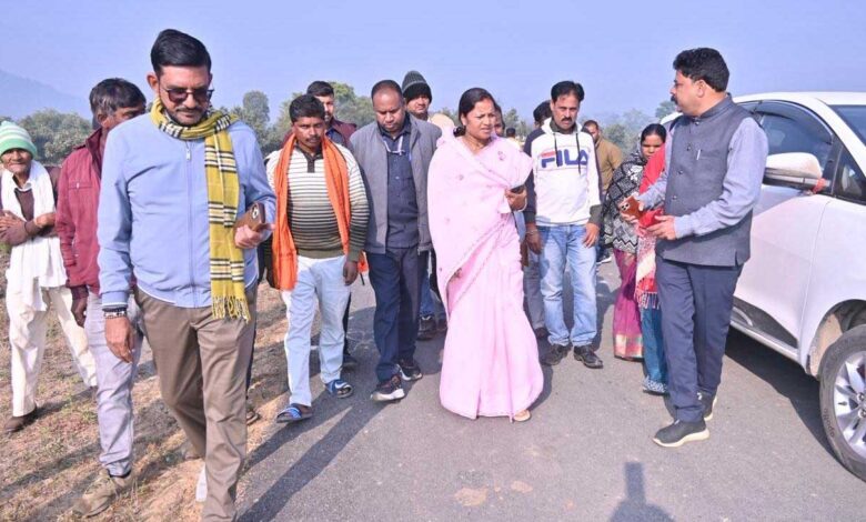 मंत्री लक्ष्मी राजवाड़े ने ओड़गी में सड़क एवं पुलिया निर्माण का किया औचक निरीक्षण मंत्री लक्ष्मी राजवाड़े ने ओड़गी में सड़क एवं पुलिया निर्माण का किया औचक निरीक्षण