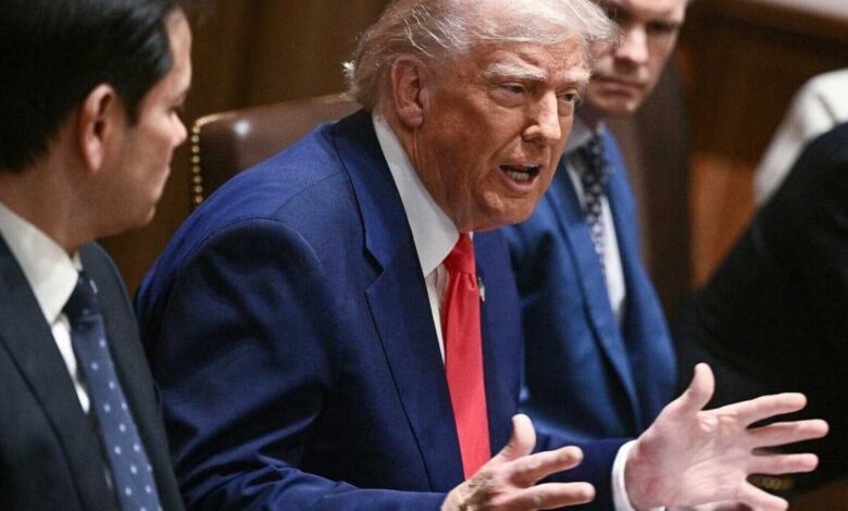 हमास की कैद से छूटे यहूदियों से मिले डोनाल्ड ट्रंप, तारीफ के साथ दी कौन सी निशानी हमास की कैद से छूटे यहूदियों से मिले डोनाल्ड ट्रंप, तारीफ के साथ दी कौन सी निशानी