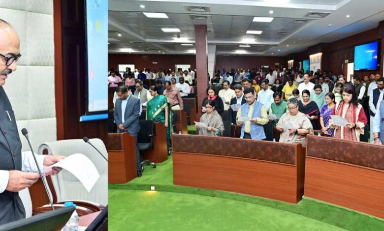 संविधान दिवस पर मंत्रालय में मुख्य सचिव ने मंत्रालयीन अधिकारियों को भारत के संविधान उद्देशिका का कराया सामूहिक वाचन संविधान दिवस पर मंत्रालय में मुख्य सचिव ने मंत्रालयीन अधिकारियों को भारत के संविधान उद्देशिका का कराया सामूहिक वाचन