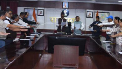 राजभवन सचिवालय के अधिकारियों-कर्मचारियों ने संविधान की प्रस्तावना का किया वाचन राजभवन सचिवालय के अधिकारियों-कर्मचारियों ने संविधान की प्रस्तावना का किया वाचन