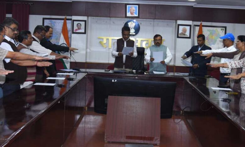 राजभवन सचिवालय के अधिकारियों-कर्मचारियों ने संविधान की प्रस्तावना का किया वाचन