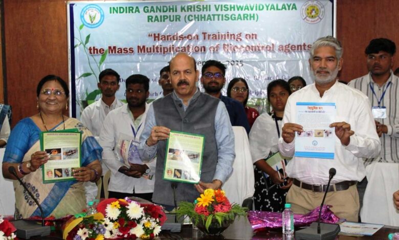 फसलों में बीमारियों के नियंत्रण के लिए जैव नियंत्रकों का उपयोग करें : डॉ. चंदेल फसलों में बीमारियों के नियंत्रण के लिए जैव नियंत्रकों का उपयोग करें : डॉ. चंदेल