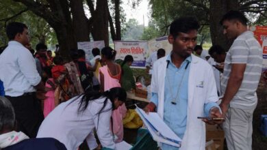 बीजापुर में विकास की दस्तकः धुर माओवाद प्रभावित क्षेत्र के सात गांवों में पहली बार लगा मेगा हेल्थ कैंप