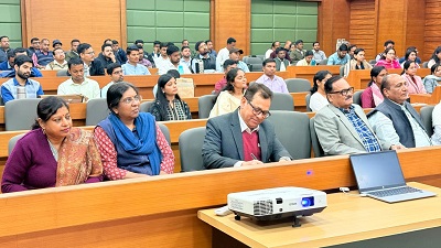 अधिकारियों को स्वच्छता, सादगी और सत्यता अपनाने का संकल्प दिलाया अधिकारियों को स्वच्छता, सादगी और सत्यता अपनाने का संकल्प दिलाया