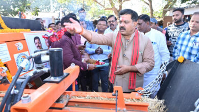 उप मुख्यमंत्री विजय शर्मा ने 02 स्क्वायर बेलर मशीनों का किया लोकार्पण