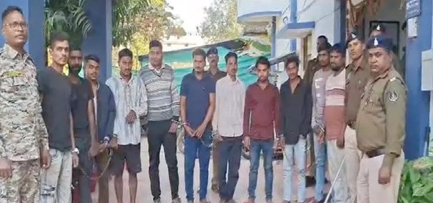 गरियाबंद में हिस्ट्रीशीटर का मर्डर, 11 आरोपी गिरफ्तार गरियाबंद में हिस्ट्रीशीटर का मर्डर, 11 आरोपी गिरफ्तार