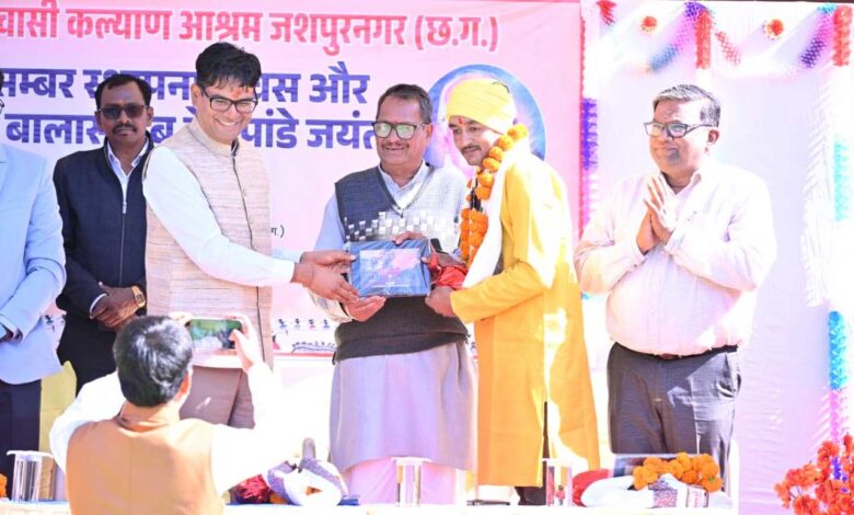 आदिवासी संस्कृति हमारी पहचान, इसके संरक्षण का दायित्व हम सभी का: वित्त मंत्री ओ.पी. चौधरी आदिवासी संस्कृति हमारी पहचान, इसके संरक्षण का दायित्व हम सभी का: वित्त मंत्री ओ.पी. चौधरी