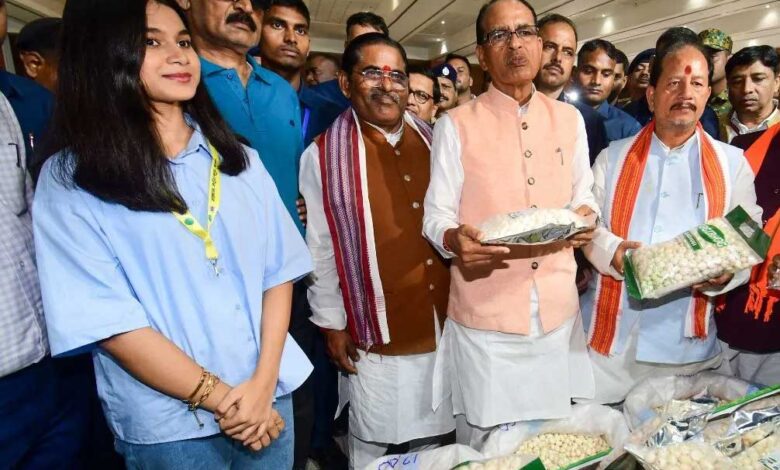 भारत में सस्ता, अमेरिका में ₹13,000 किलो! मखाने की कीमत देख चकरा जाएगा सिर; ट्रंप ने बिगाड़ा टेस्ट भारत में सस्ता, अमेरिका में ₹13,000 किलो! मखाने की कीमत देख चकरा जाएगा सिर; ट्रंप ने बिगाड़ा टेस्ट