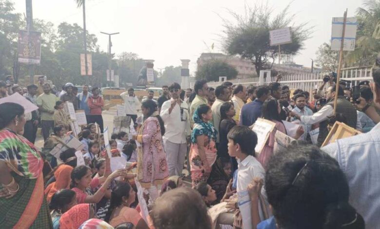 दुर्गा नगर के 120 परिवारों को शहर से दूर पिरदा में विस्थापित करने के प्रस्ताव का EWS परिवार संघ ने विरोध किया दुर्गा नगर के 120 परिवारों को शहर से दूर पिरदा में विस्थापित करने के प्रस्ताव का EWS परिवार संघ ने विरोध किया