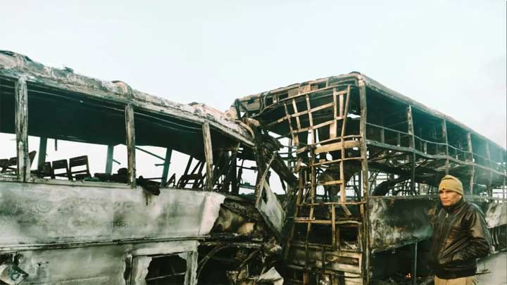 मथुरा हादसे में 13 लोग जिंदा जले…17 पॉलिथीन में लाश के टुकड़े भरकर ले गई पुलिस, मचा कोहराम