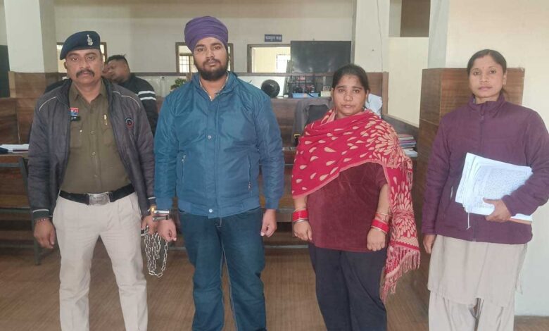 अवैध मादक पदार्थ हेरोइन (चिट्टा) के साथ आरोपी जोधा सिंग एवं हरप्रीत कौर गिरफ्तार अवैध मादक पदार्थ हेरोइन (चिट्टा) के साथ आरोपी जोधा सिंग एवं हरप्रीत कौर गिरफ्तार