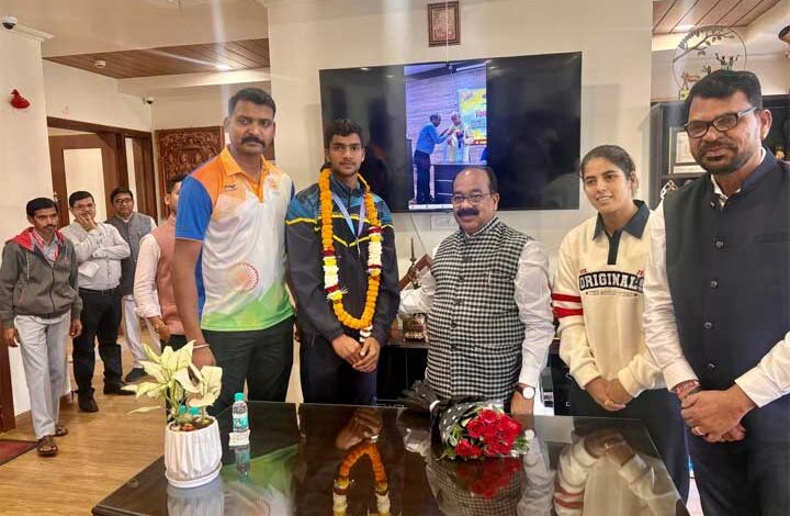 अब्दुल्ला साई ने चीन में आयोजित U17 वर्ल्ड वॉलीबॉल चैंपियनशिप में भारत के लिए कांस्य पदक जीत भारत का परचम लहराया अब्दुल्ला साई ने चीन में आयोजित U17 वर्ल्ड वॉलीबॉल चैंपियनशिप में भारत के लिए कांस्य पदक जीत भारत का परचम लहराया