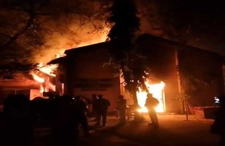 रायपुर DEO कार्यालय में देर रात लगी आग, मचा हड़कंप