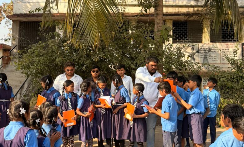 स्वामी विवेकानंद जी के जन्मदिवस के पावन अवसर पर आज दिनांक 12 जनवरी 2026 को अखिल भारतीय विद्यार्थी परिषद (अभाविप) के उत्तर भाग द्वारा सड्डू क्षेत्र में एक सामाजिक एवं शैक्षणिक सेवा कार्यक्रम का आयोजन किया गया। स्वामी विवेकानंद जी के जन्मदिवस के पावन अवसर पर आज दिनांक 12 जनवरी 2026 को अखिल भारतीय विद्यार्थी परिषद (अभाविप) के उत्तर भाग द्वारा सड्डू क्षेत्र में एक सामाजिक एवं शैक्षणिक सेवा कार्यक्रम का आयोजन किया गया।