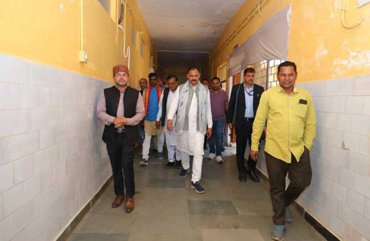 स्वास्थ्य मंत्री श्री श्याम बिहारी जायसवाल ने सामुदायिक स्वास्थ्य केन्द्र बोड़ला का किया औचक निरीक्षण स्वास्थ्य मंत्री श्री श्याम बिहारी जायसवाल ने सामुदायिक स्वास्थ्य केन्द्र बोड़ला का किया औचक निरीक्षण