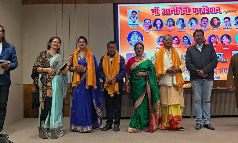 मां आनंदिनी फाउंडेशन म्यूजिकल ग्रुप का भव्य आयोजन वैदिक न्यूज की एम् डी सैय्यद सलमा का हुआ सम्मान
