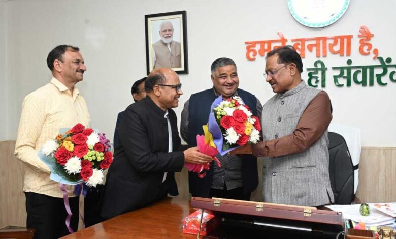 पर्यटन एवं संस्कृति मंत्री श्री राजेश अग्रवाल ने मुख्यमंत्री श्री विष्णुदेव साय को किया आमंत्रित