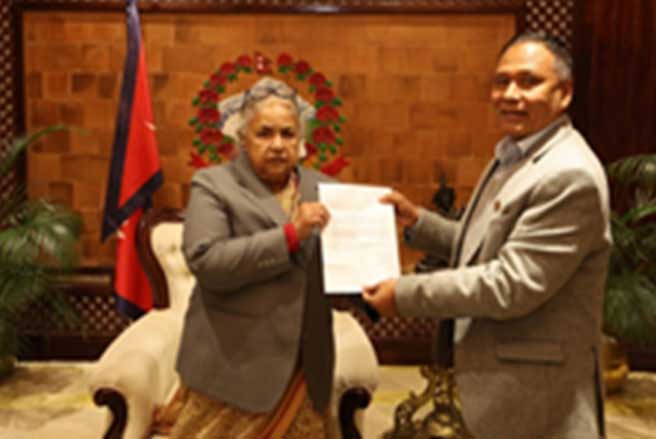 नेपाल में 115 दिनों बाद मंत्री कुलमान घिसिंग ने दिया इस्तीफा नेपाल में 115 दिनों बाद मंत्री कुलमान घिसिंग ने दिया इस्तीफा