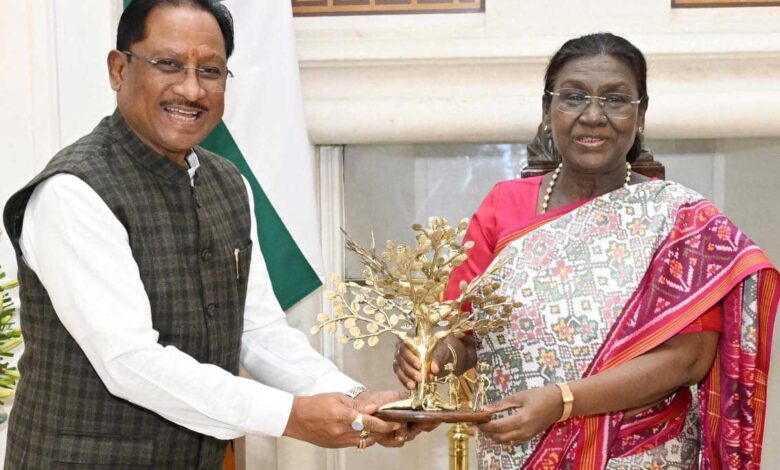 मुख्यमंत्री विष्णुदेव साय ने राष्ट्रपति द्रौपदी मुर्मु से की सौजन्य मुलाकात, ‘बस्तर पंडुम 2026’ में किया आमंत्रित मुख्यमंत्री विष्णुदेव साय ने राष्ट्रपति द्रौपदी मुर्मु से की सौजन्य मुलाकात, ‘बस्तर पंडुम 2026’ में किया आमंत्रित