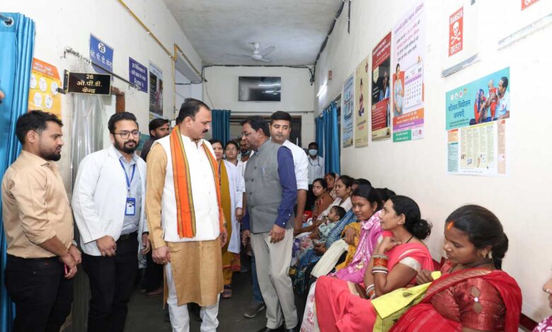 स्वास्थ्य मंत्री श्याम बिहारी जायसवाल ने किया शहरी सामुदायिक स्वास्थ्य केंद्र का निरीक्षण, व्यवस्थाओं को सुदृढ़ करने के दिए निर्देश स्वास्थ्य मंत्री श्याम बिहारी जायसवाल ने किया शहरी सामुदायिक स्वास्थ्य केंद्र का निरीक्षण, व्यवस्थाओं को सुदृढ़ करने के दिए निर्देश