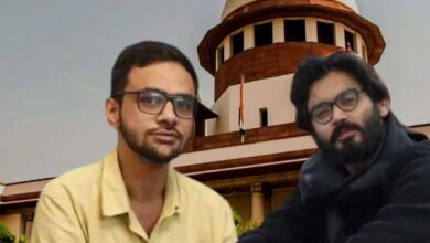 जेल से बाहर नहीं आएंगे उमर और शरजील इमाम, सुप्रीम कोर्ट बोला- आजादी से वंचित करना मनमाना नहीं जेल से बाहर नहीं आएंगे उमर और शरजील इमाम, सुप्रीम कोर्ट बोला- आजादी से वंचित करना मनमाना नहीं